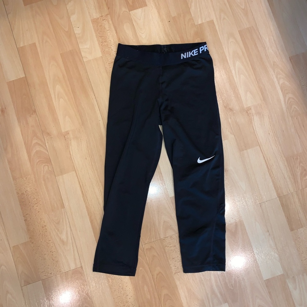 Black capris